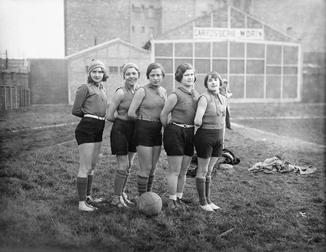 Équipe féminine de basketball, photographie France Demay, 1936, coll. France Demay.