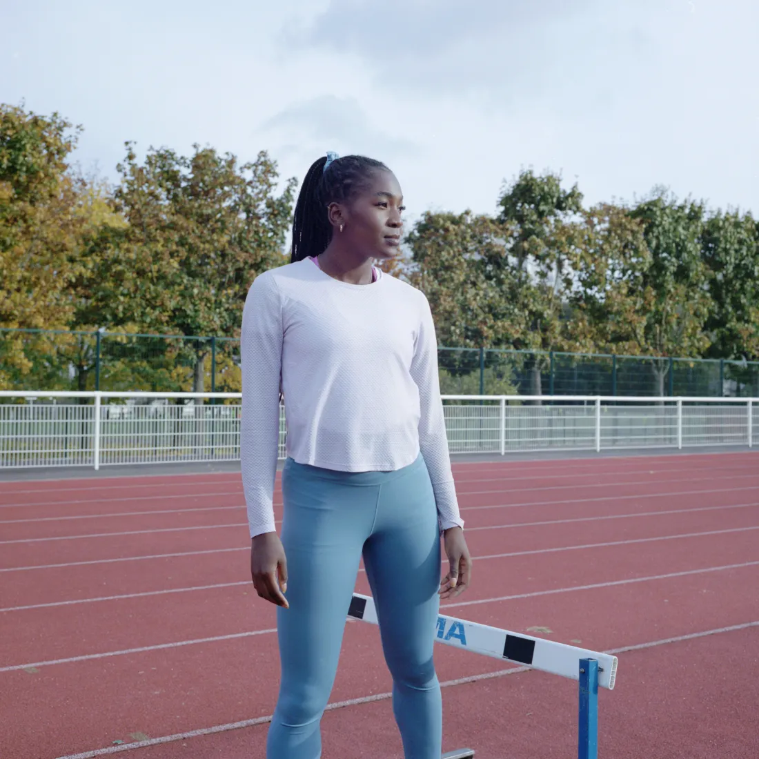 Photographie de Pauline Bikembo, athlète au CAM93 par Louisa Ben